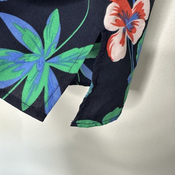 Talbots Blouse Sleeveless Size 12 Navy Blue Floral Button Back - Picture 3 of 7